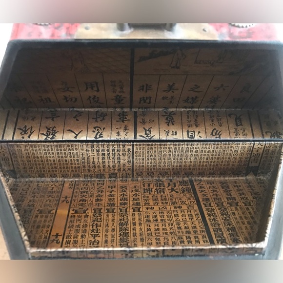 Asian Inspired Hard Sided Designer Purse - Picture 8 of 9